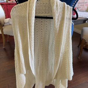 Elegant Cream Sleeveless Knit Sweater. Size Large.